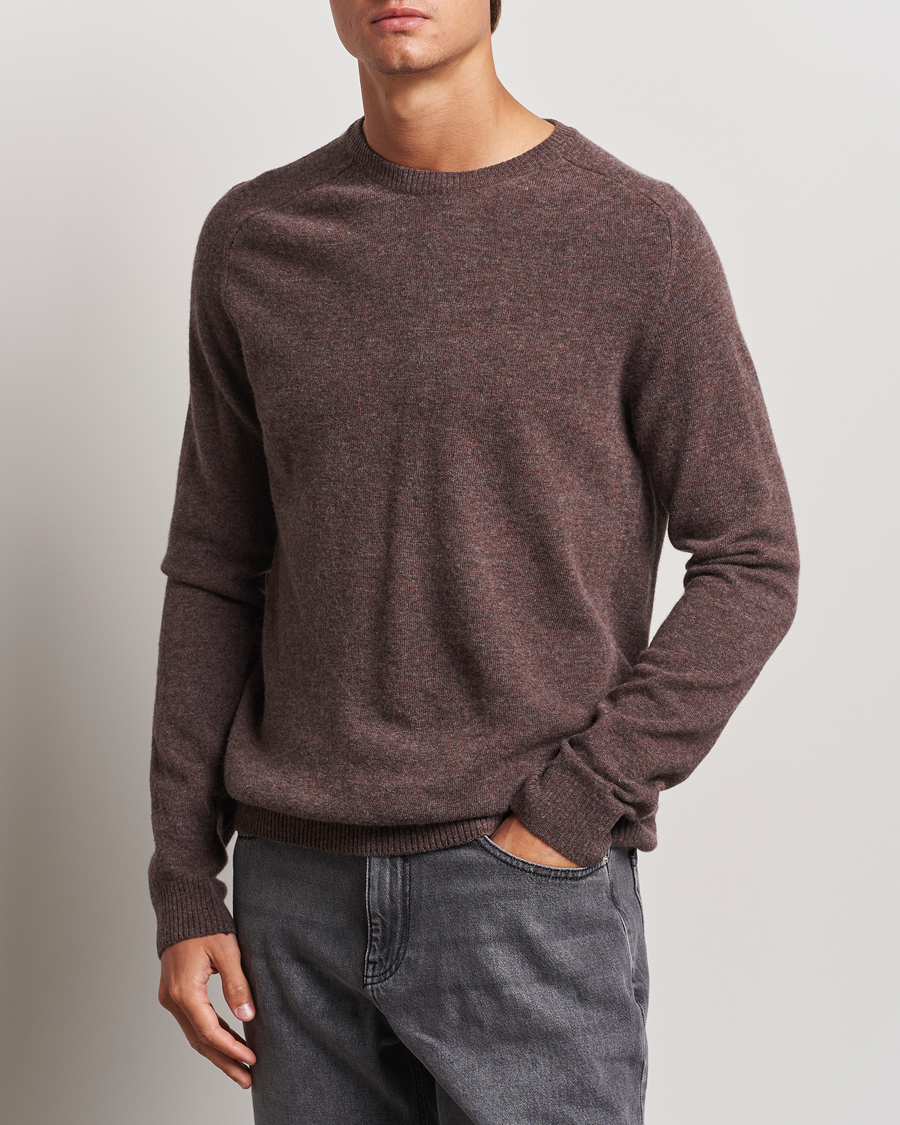 Men | Sweaters & Knitwear | KnowledgeCotton Apparel | Lambswool Roundneck Brown