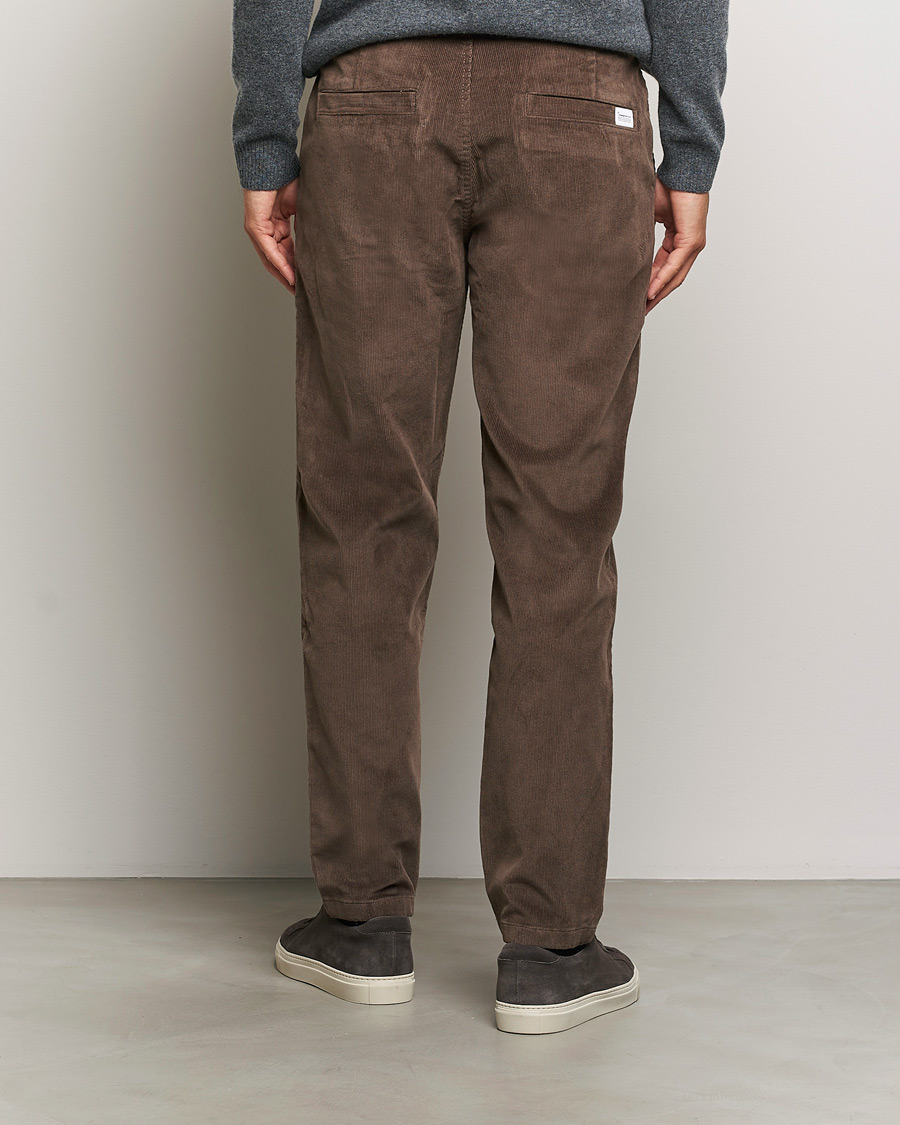 Men | Trousers | KnowledgeCotton Apparel | Chuck Regular Cord Trousers Chocolate