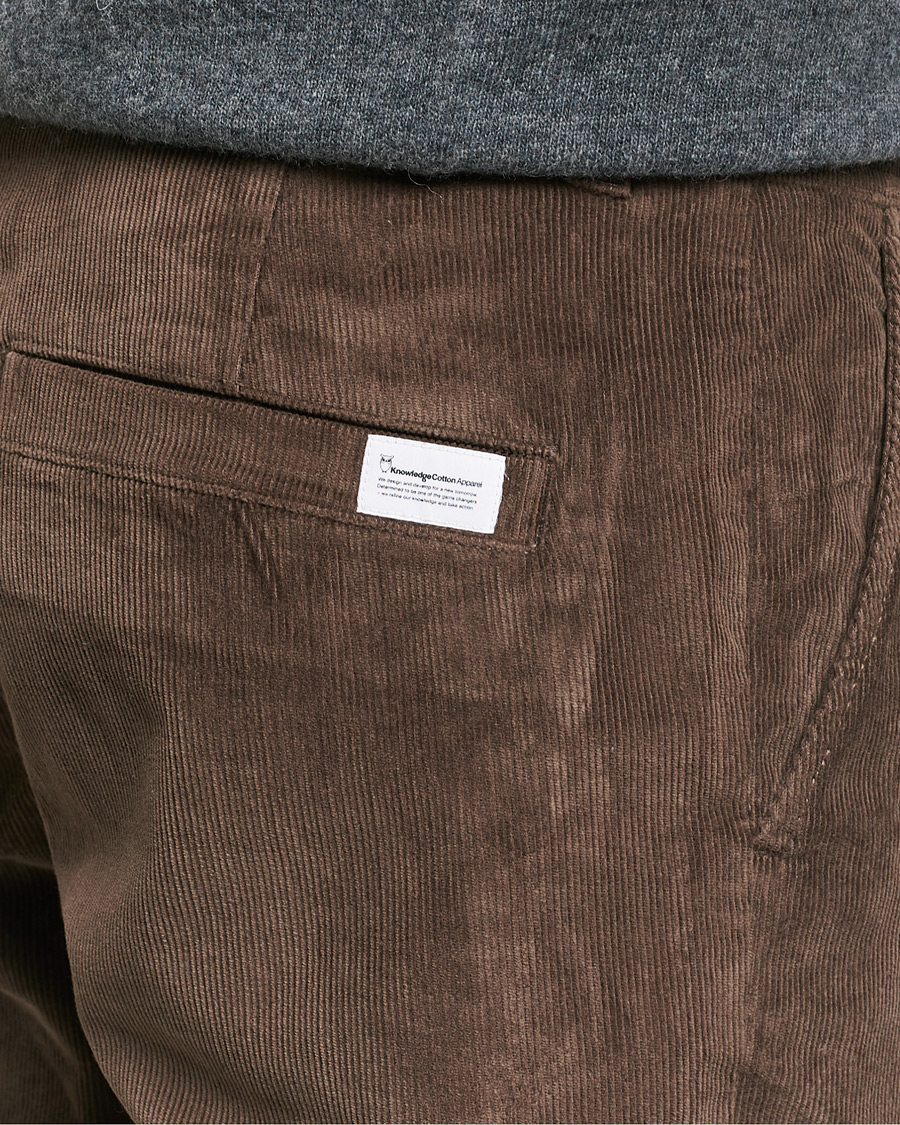 Men | Trousers | KnowledgeCotton Apparel | Chuck Regular Cord Trousers Chocolate