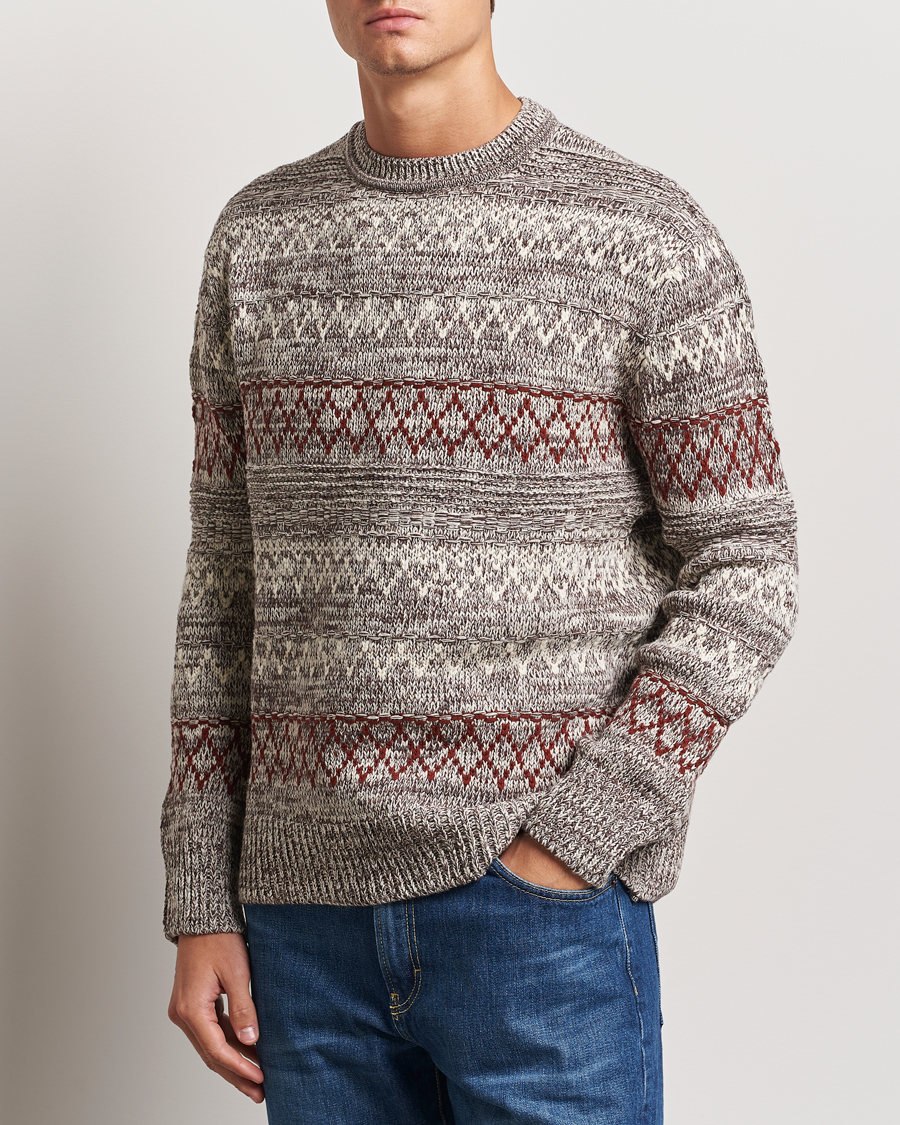Men | Sweaters & Knitwear | KnowledgeCotton Apparel | Knitted Pattern Lambswool Crewneck Brown