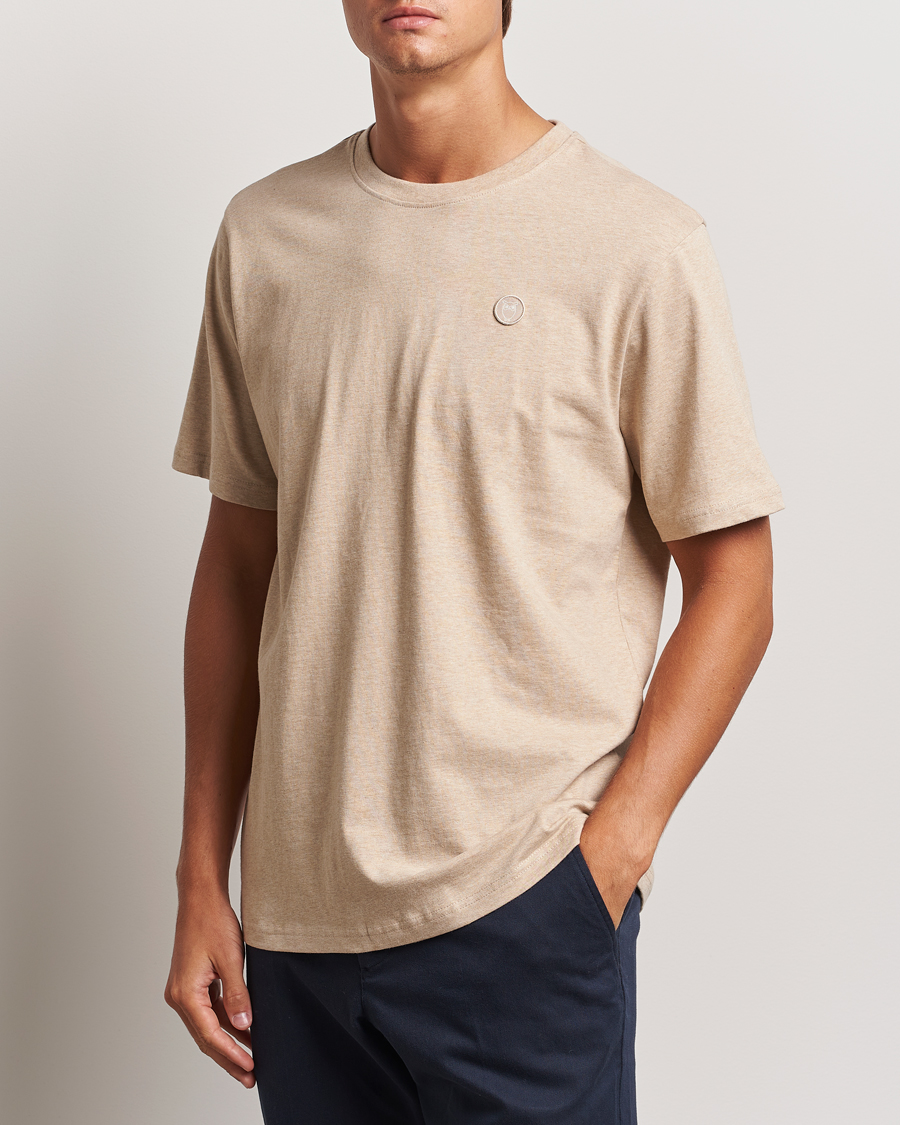 Men | T-Shirts | KnowledgeCotton Apparel | Loake Badge T-Shirt Safari Melange
