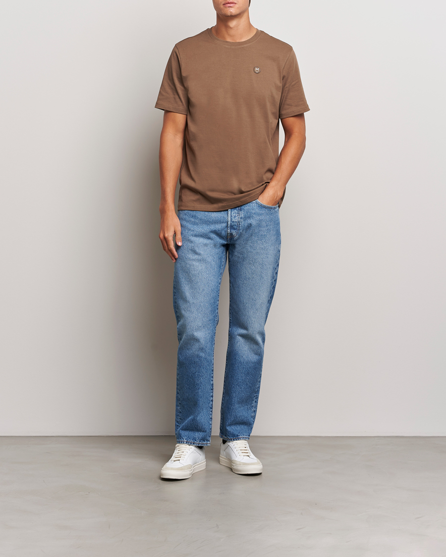 Men | T-Shirts | KnowledgeCotton Apparel | Loake Badge T-Shirt Brown
