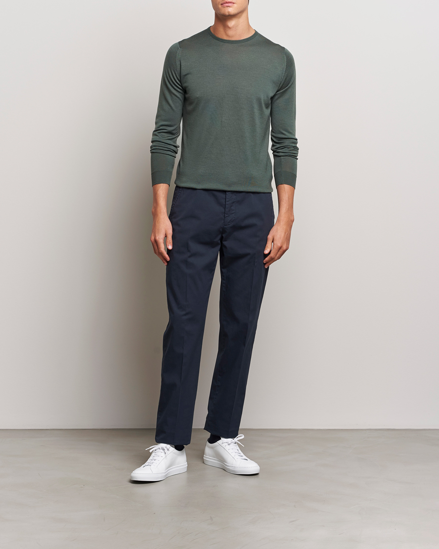 Men | Sweaters & Knitwear | John Smedley | Lundy Extra Fine Merino Crew Neck Highland Green