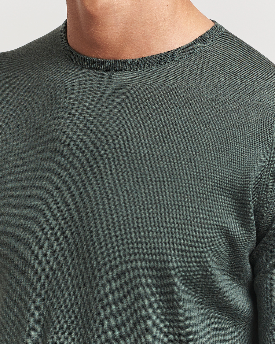 Men | Sweaters & Knitwear | John Smedley | Lundy Extra Fine Merino Crew Neck Highland Green