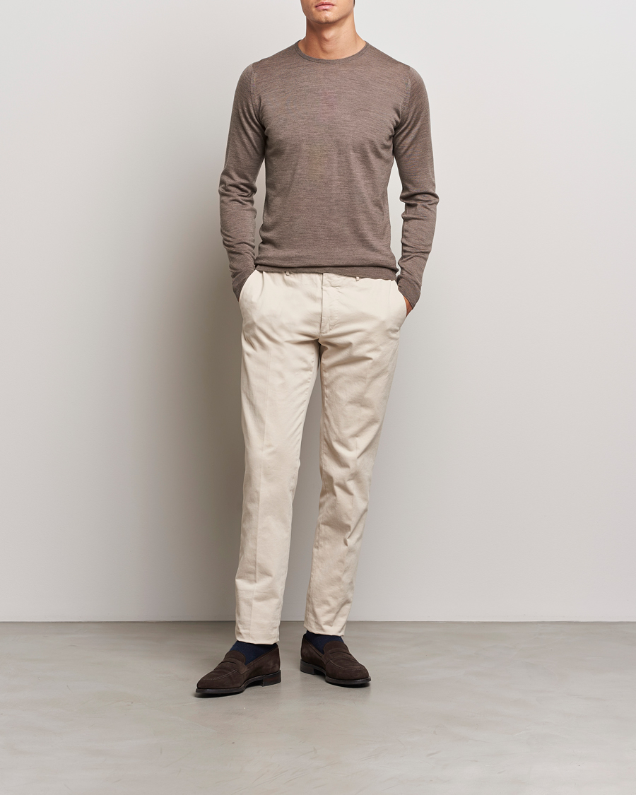 Men | Sweaters & Knitwear | John Smedley | Lundy Extra Fine Merino Crew Neck Mushroom Brown