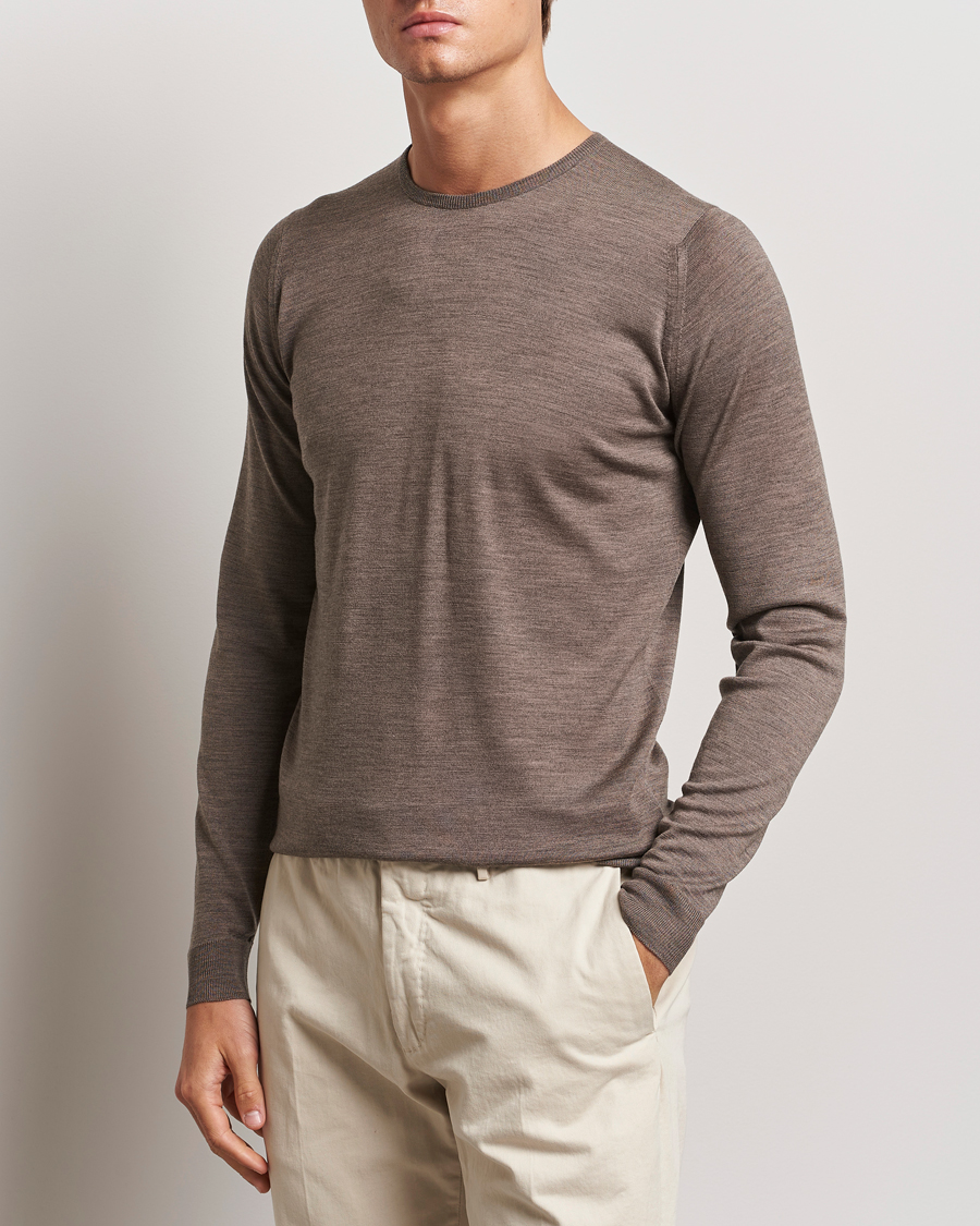 Men | Sweaters & Knitwear | John Smedley | Lundy Extra Fine Merino Crew Neck Mushroom Brown