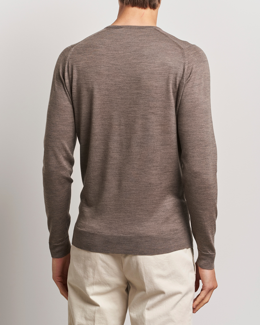 Men | Sweaters & Knitwear | John Smedley | Lundy Extra Fine Merino Crew Neck Mushroom Brown