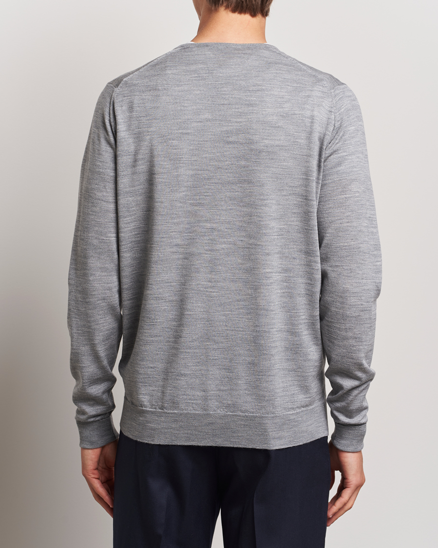 Men | Sweaters & Knitwear | John Smedley | Bobby Extra Fine Merino V-Neck Pullover Silver Grey