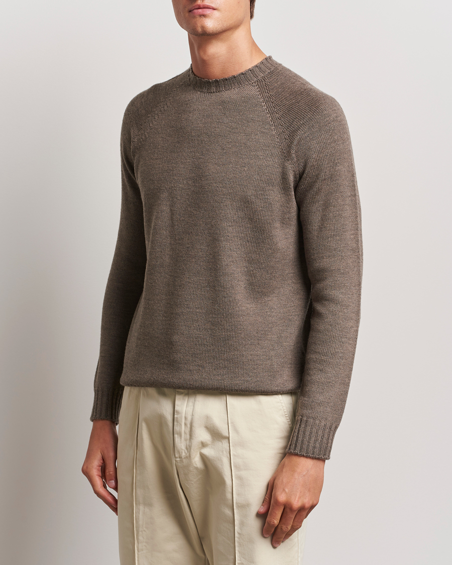 Men | Sweaters & Knitwear | John Smedley | Denver Extra Fine Merino Crew Neck Mushroom Brown