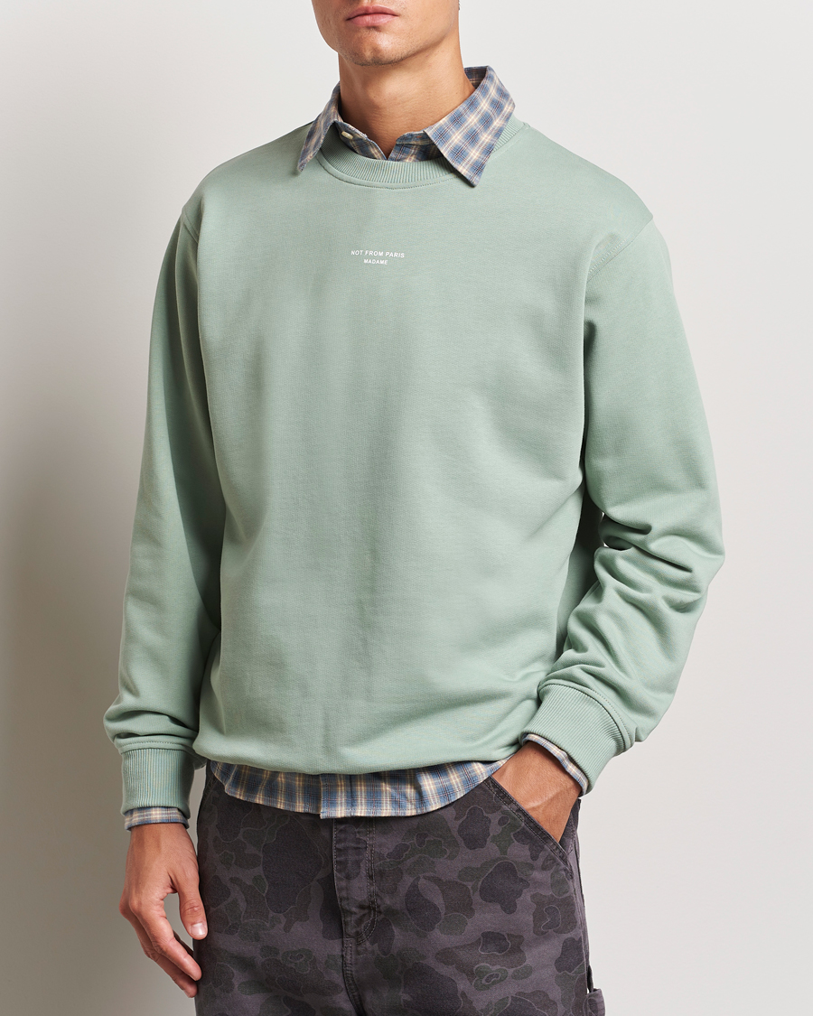 Men | Sweaters & Knitwear | Drôle de Monsieur | Classic Slogan Sweatshirt Water Green