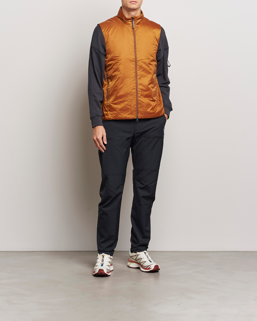 Men | Coats & Jackets | Houdini | Dunfri Primaloft Padded Vest Rust Brown