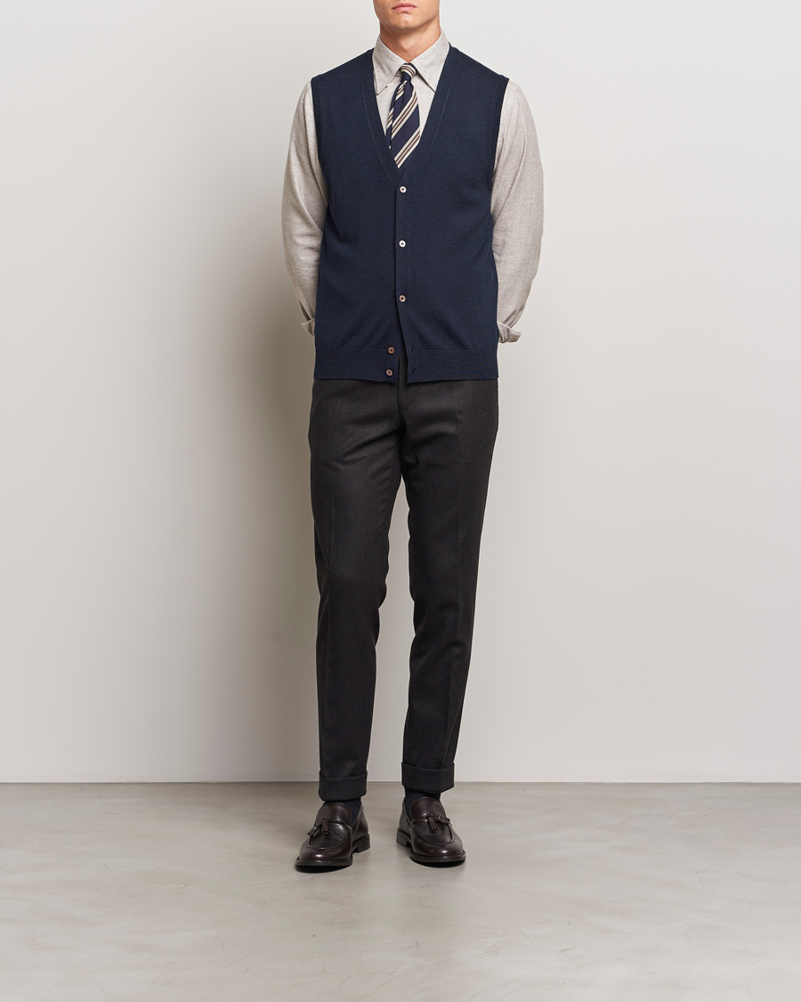 Men | Sweaters & Knitwear | Morris | Merino Slipover Vest Navy