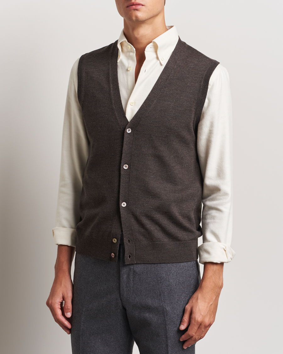 Men | Sweaters & Knitwear | Morris | Merino Slipover Vest Brown
