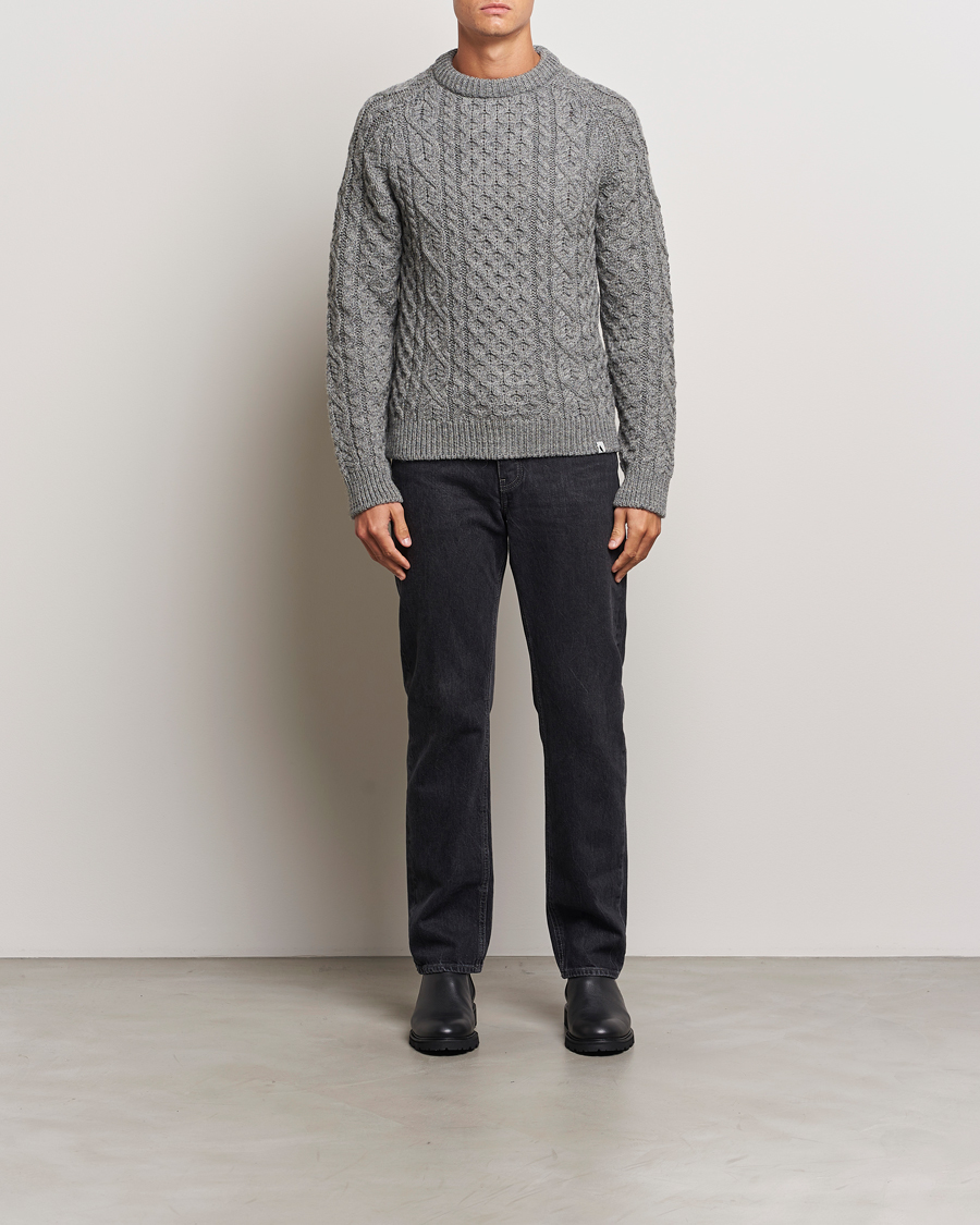 Men | Sweaters & Knitwear | Peregrine | Hudson Wool Aran Knitted Jumper Steel