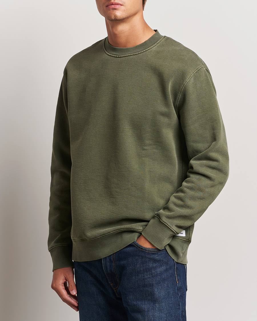 Men | Sweaters & Knitwear | Samsøe Samsøe | Pigment Dyed Crew Neck Sweatshirt Forest Night