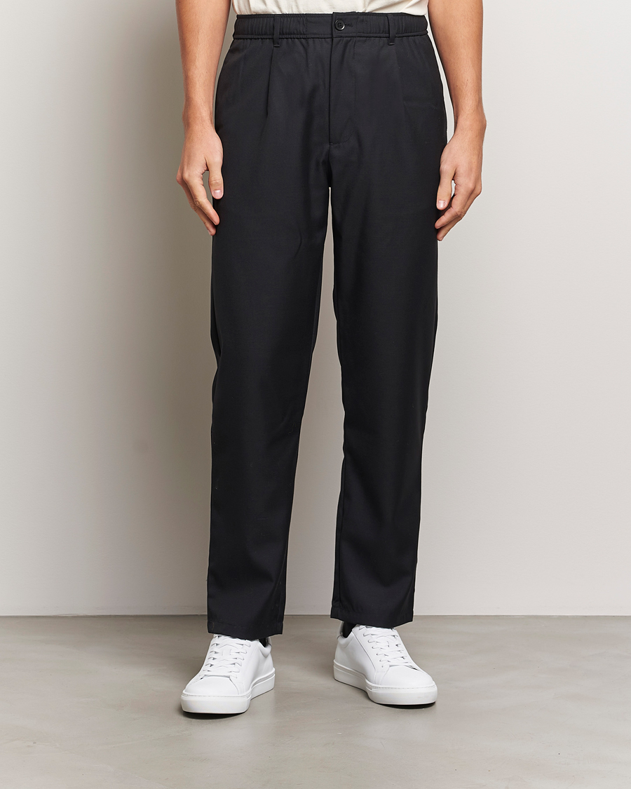 Men | Trousers | Samsøe Samsøe | Bertil Pleated Drawstring Trousers Black