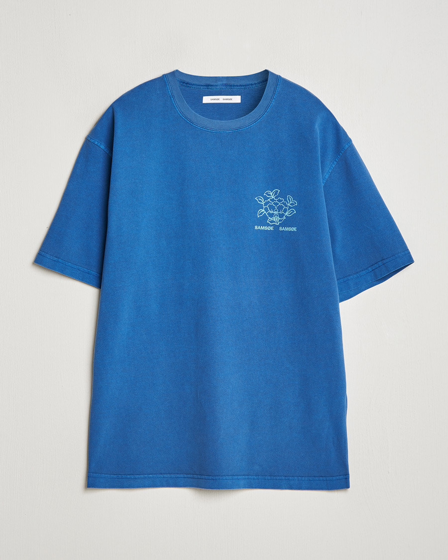 Men | T-Shirts | Samsøe Samsøe | Poetry Printed T-Shirt True Navy Lotus