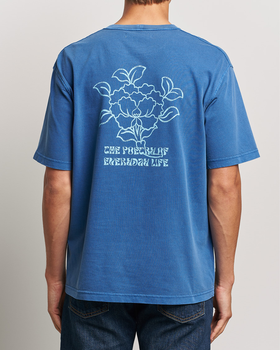 Men | T-Shirts | Samsøe Samsøe | Poetry Printed T-Shirt True Navy Lotus