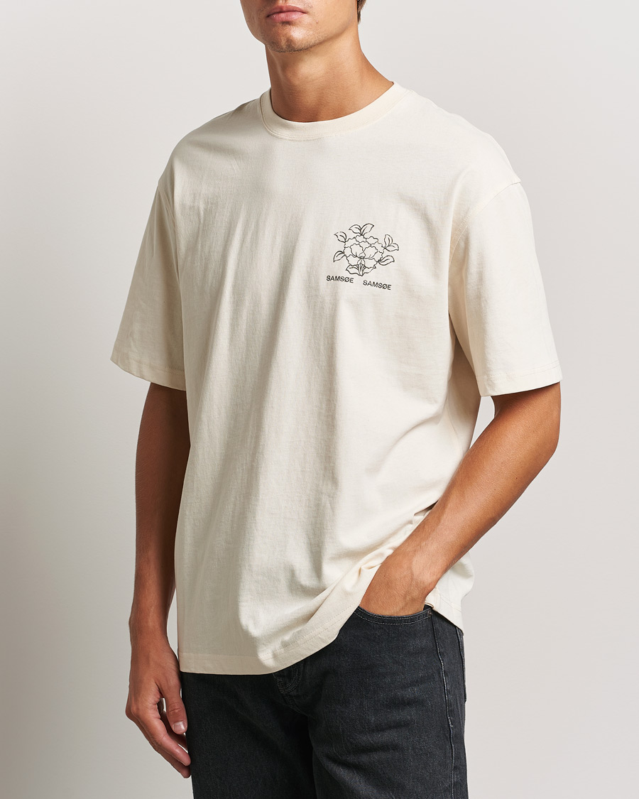 Men | T-Shirts | Samsøe Samsøe | Poetry Printed T-Shirt Neutral Lotus