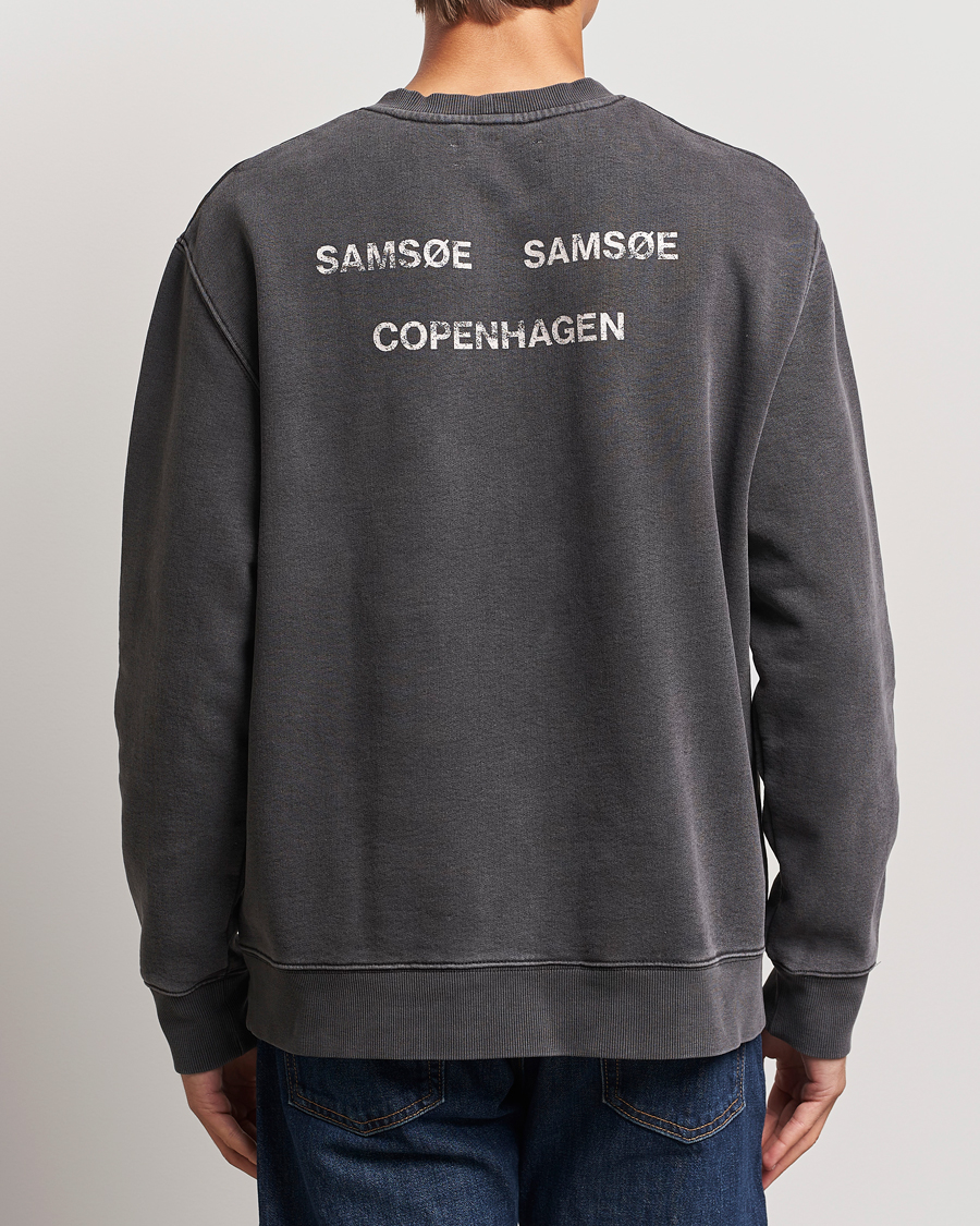 Men | Sweaters & Knitwear | Samsøe Samsøe | Poetry Printed Crew Neck Sweatshirt Black Balance