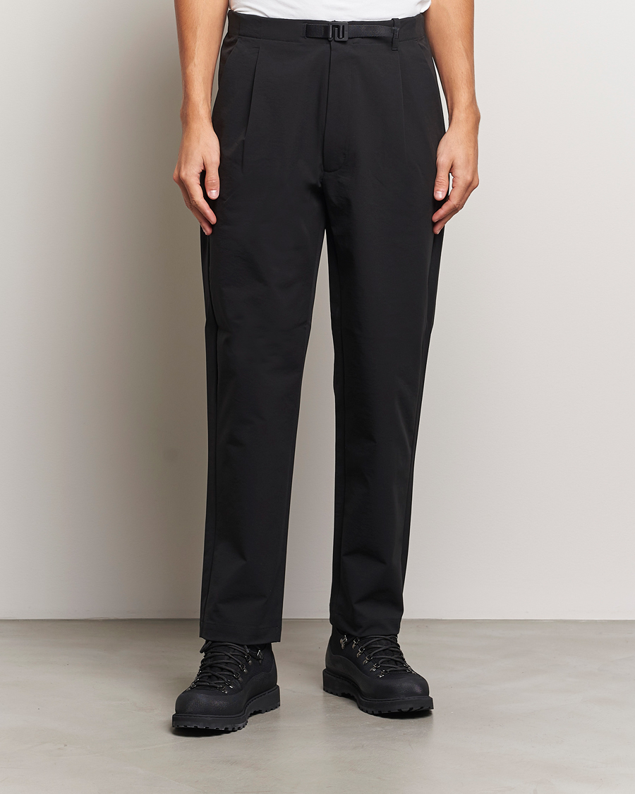 Men | Trousers | Goldwin | One Tuck Tapered Stretch Pants Black