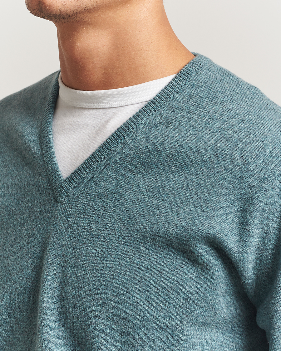 Men | Sweaters & Knitwear | William Lockie | Rob Lambswool V-Neck Caspian
