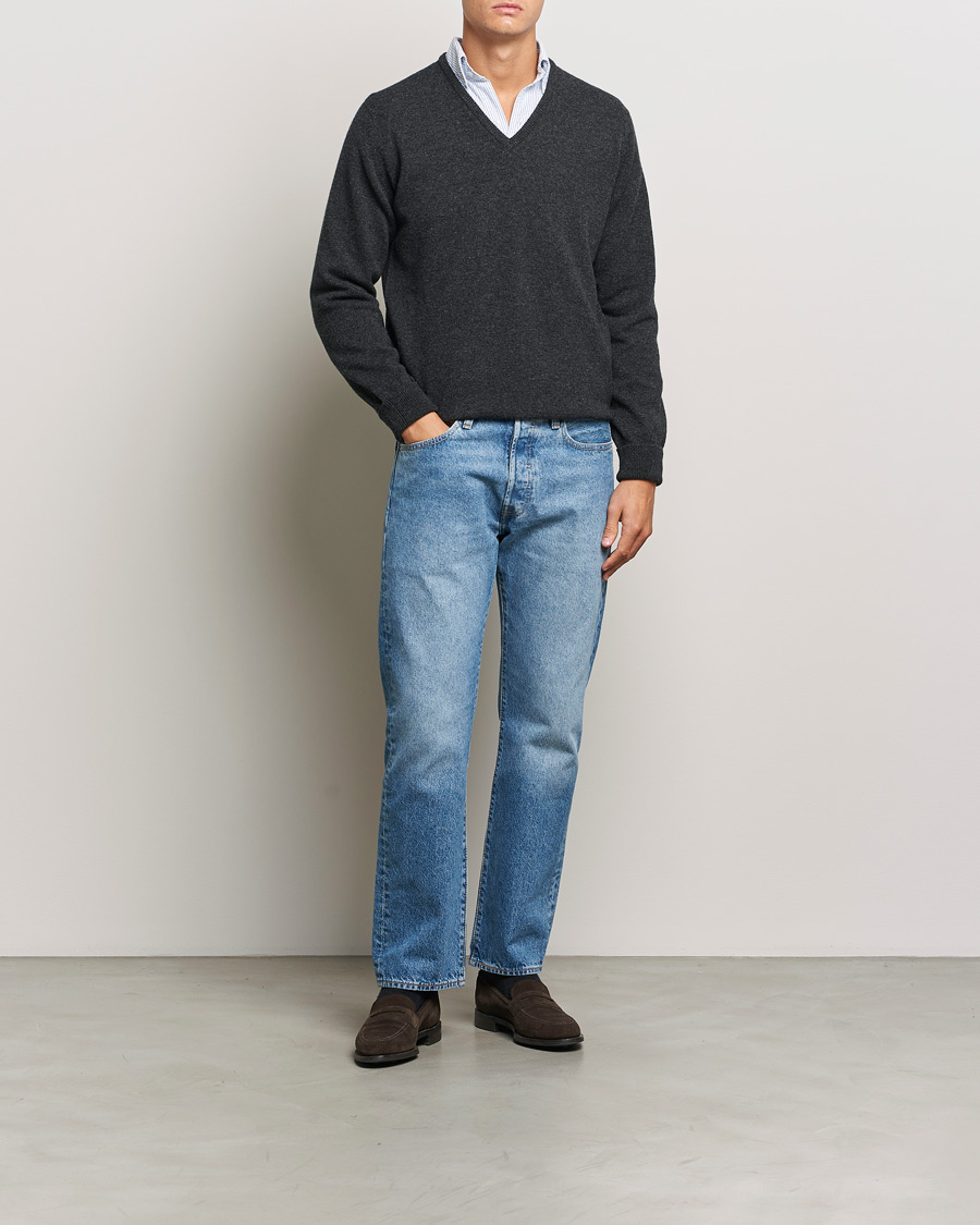 Men | Sweaters & Knitwear | William Lockie | Rob Lambswool V-Neck Charcoal