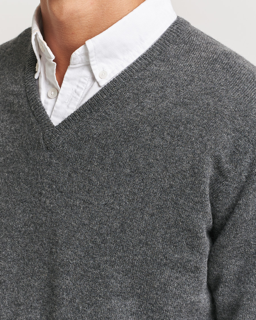 Men | Sweaters & Knitwear | William Lockie | Rob Lambswool V-Neck Cliff