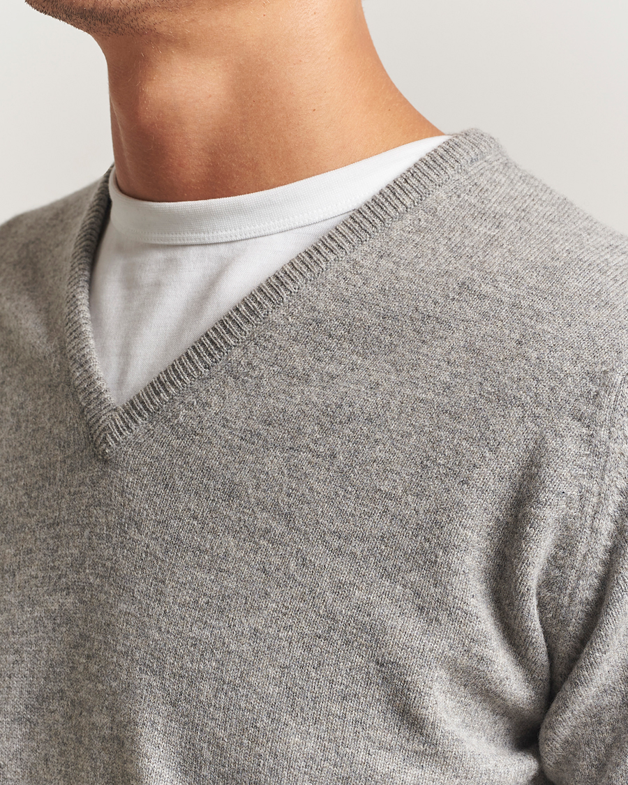 Men | Sweaters & Knitwear | William Lockie | Rob Lambswool V-Neck Flannel
