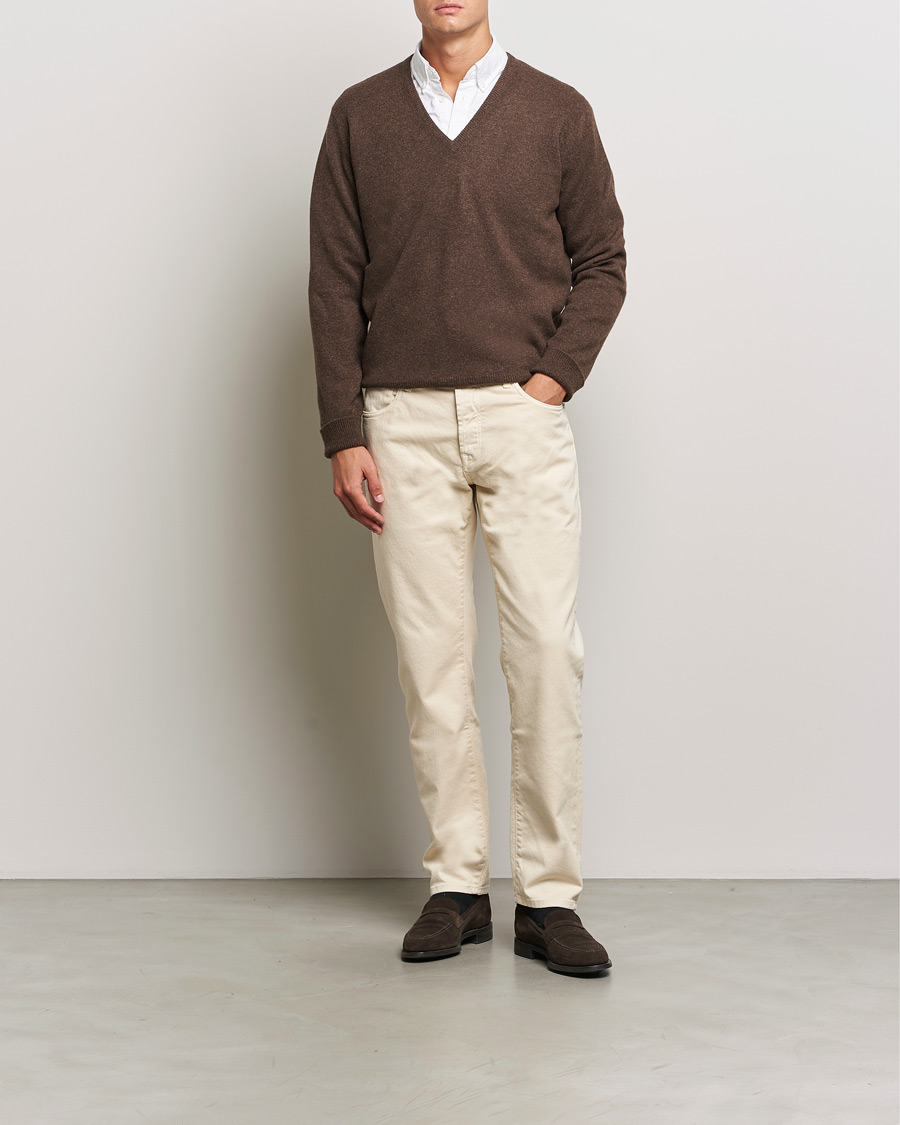 Men | Sweaters & Knitwear | William Lockie | Rob Lambswool V-Neck Mocha