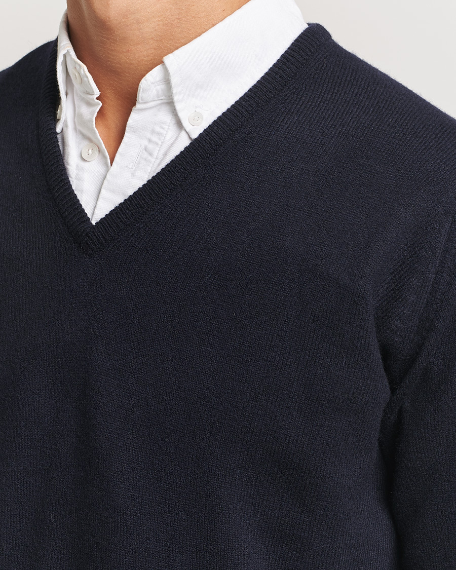 Men | Sweaters & Knitwear | William Lockie | Rob Lambswool V-Neck Navy