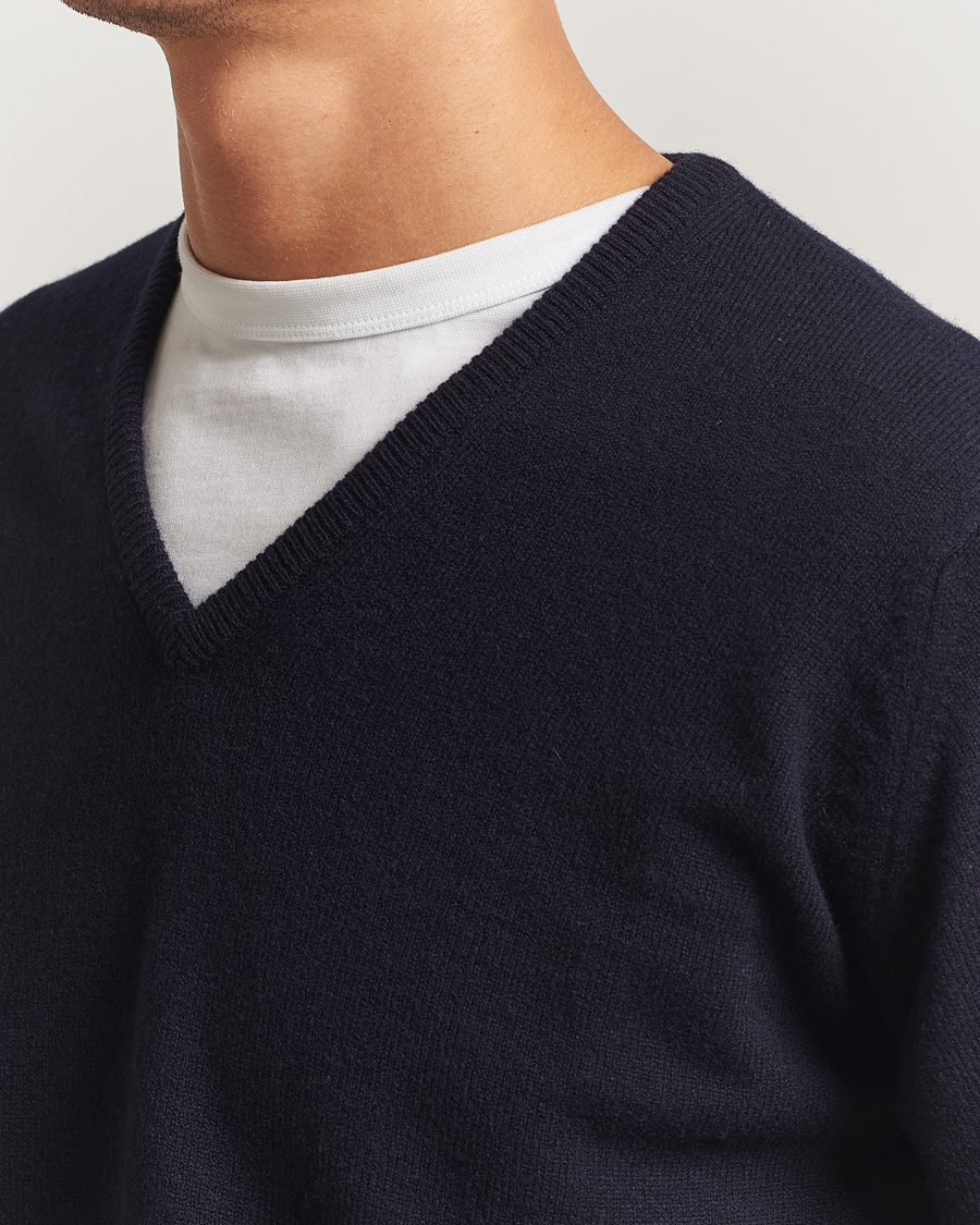 Men | Sweaters & Knitwear | William Lockie | Rob Lambswool V-Neck Navy
