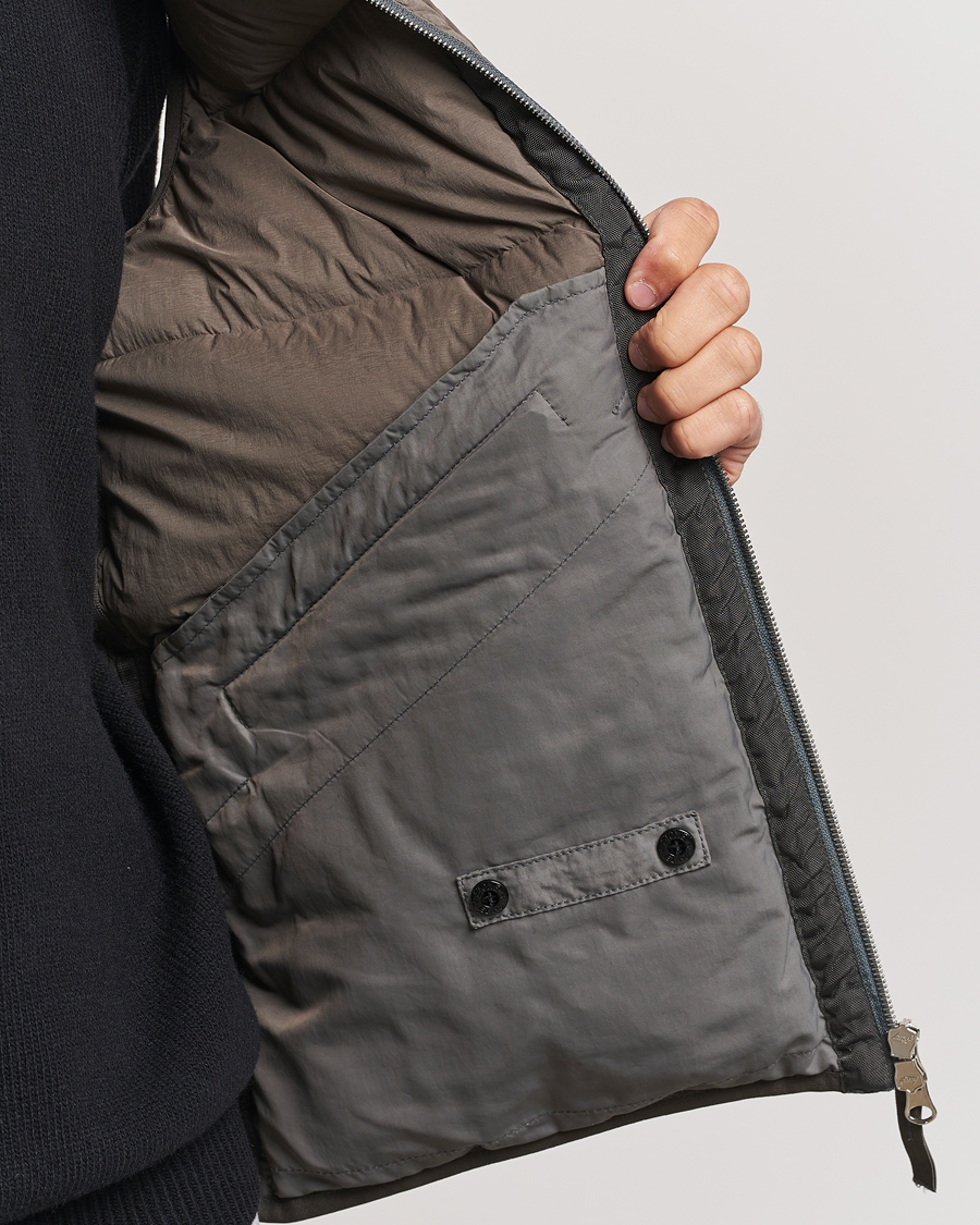 Men | Coats & Jackets | Stone Island | Nylon Down-TC Vest Walnut