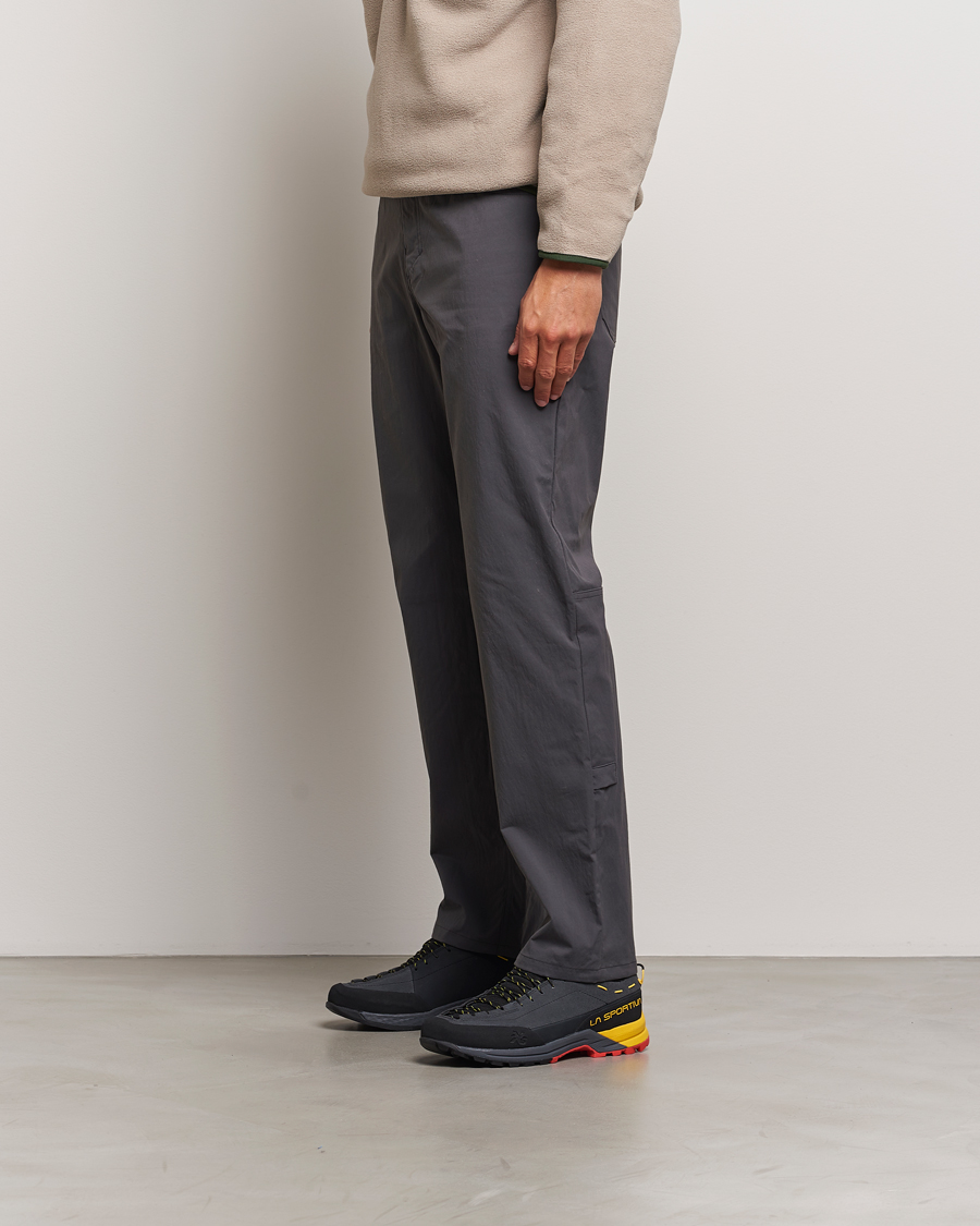 Men | Trail Sneakers | La Sportiva | TX Guide Leather Carbon/Yellow