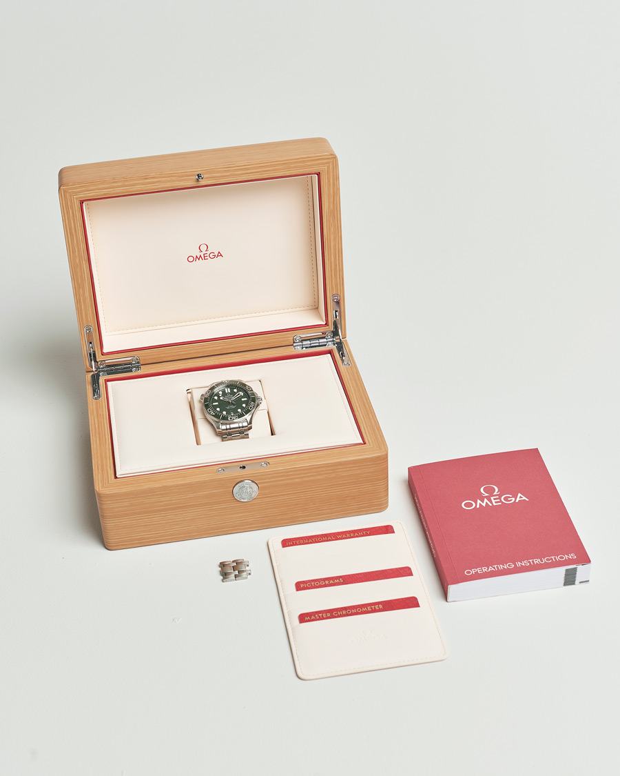 Men | Omega Pre-Owned Seamaster Diver 300M Green | Omega Pre-Owned | Seamaster Diver 300M Green