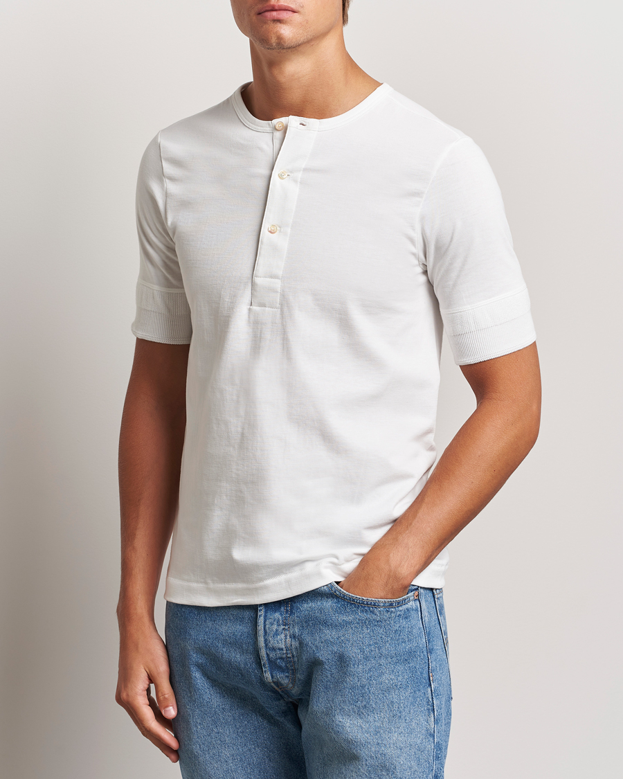 Men | T-Shirts | Merz b. Schwanen | Short Sleeve Organic Cotton Henley White