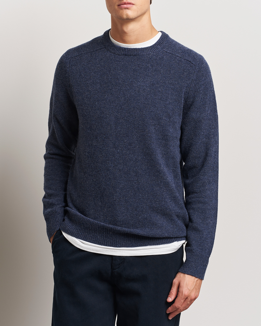 Men | Sweaters & Knitwear | A Day's March | Brodick Lambswool Sweater Navy