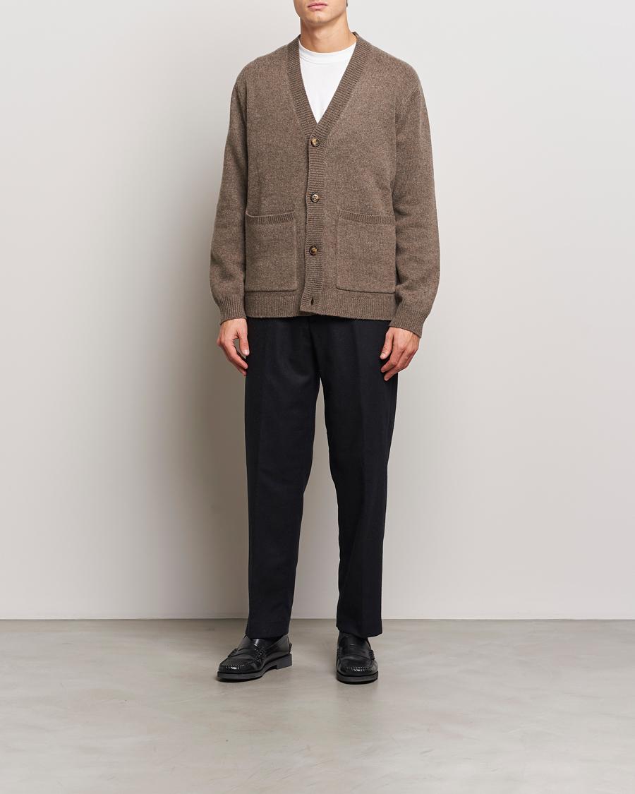 Men | Sweaters & Knitwear | A Day's March | Jarrow Lambswool Cardigan Dark Taupe