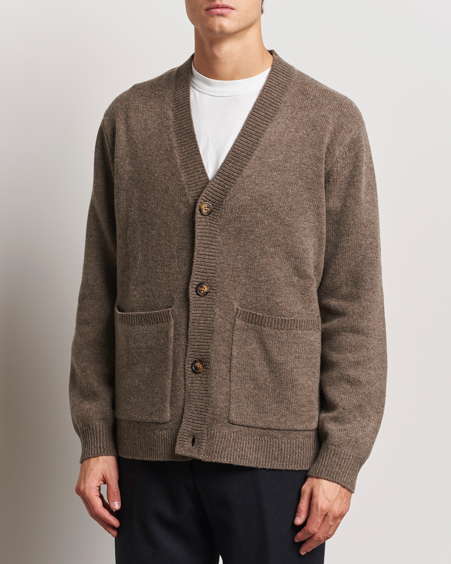 Men | Sweaters & Knitwear | A Day's March | Jarrow Lambswool Cardigan Dark Taupe