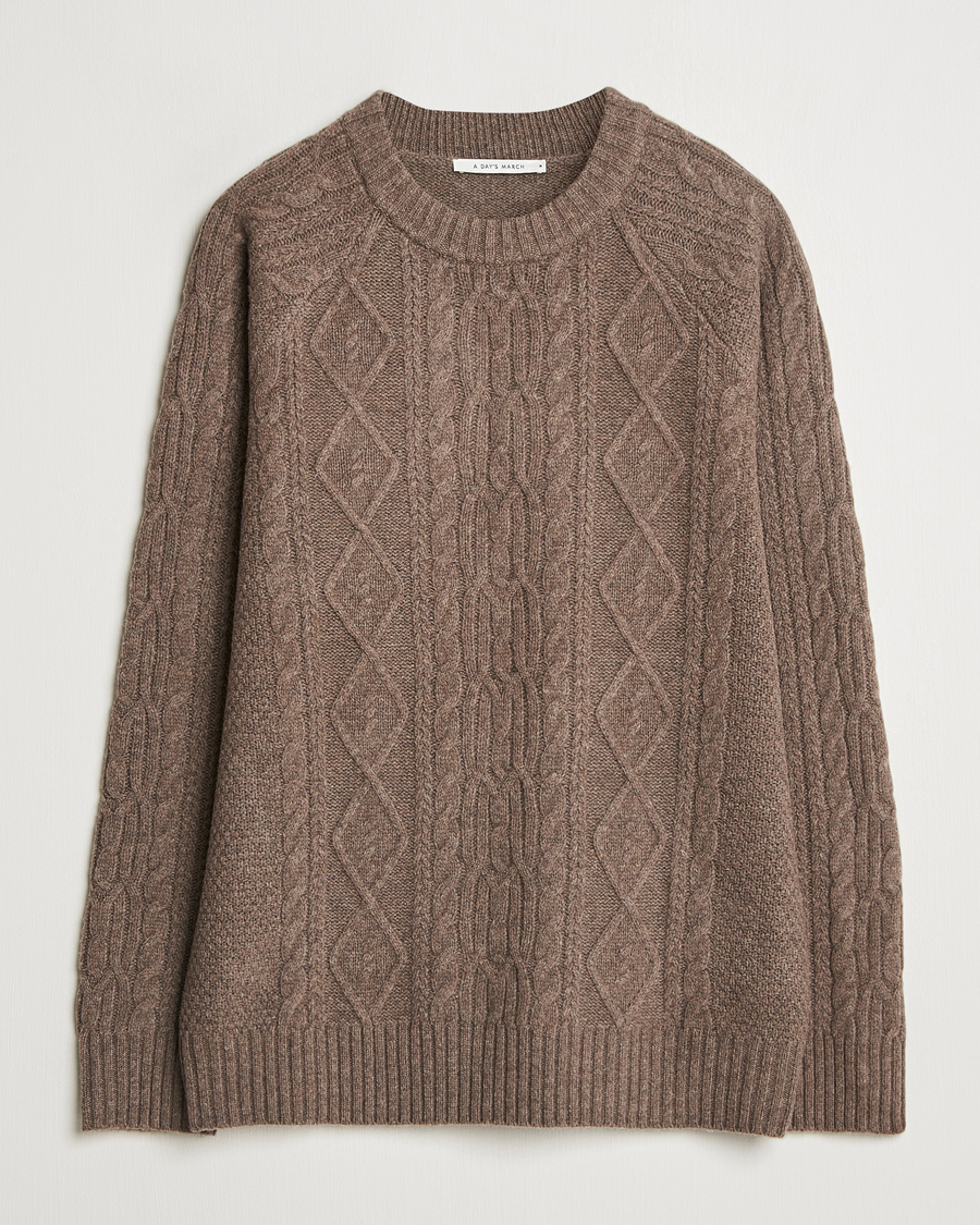 Men | Sweaters & Knitwear | A Day's March | Atlas Aran Knit Lambswool Sweater Dark Taupe