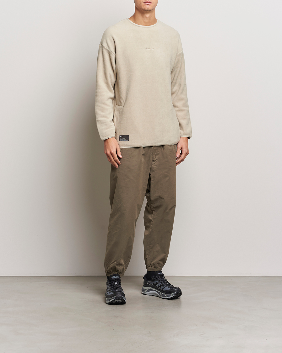 Men | Sweaters & Knitwear | Oakley | FGL Micro Fleece Crew Desert Sand