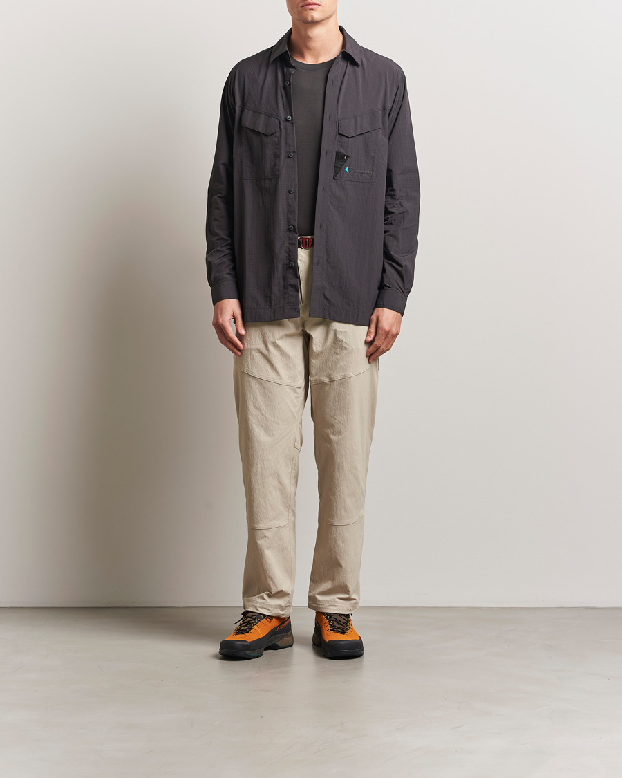 Men | Shirts | Klättermusen | Syn Long Sleeve Function Shirt Raven
