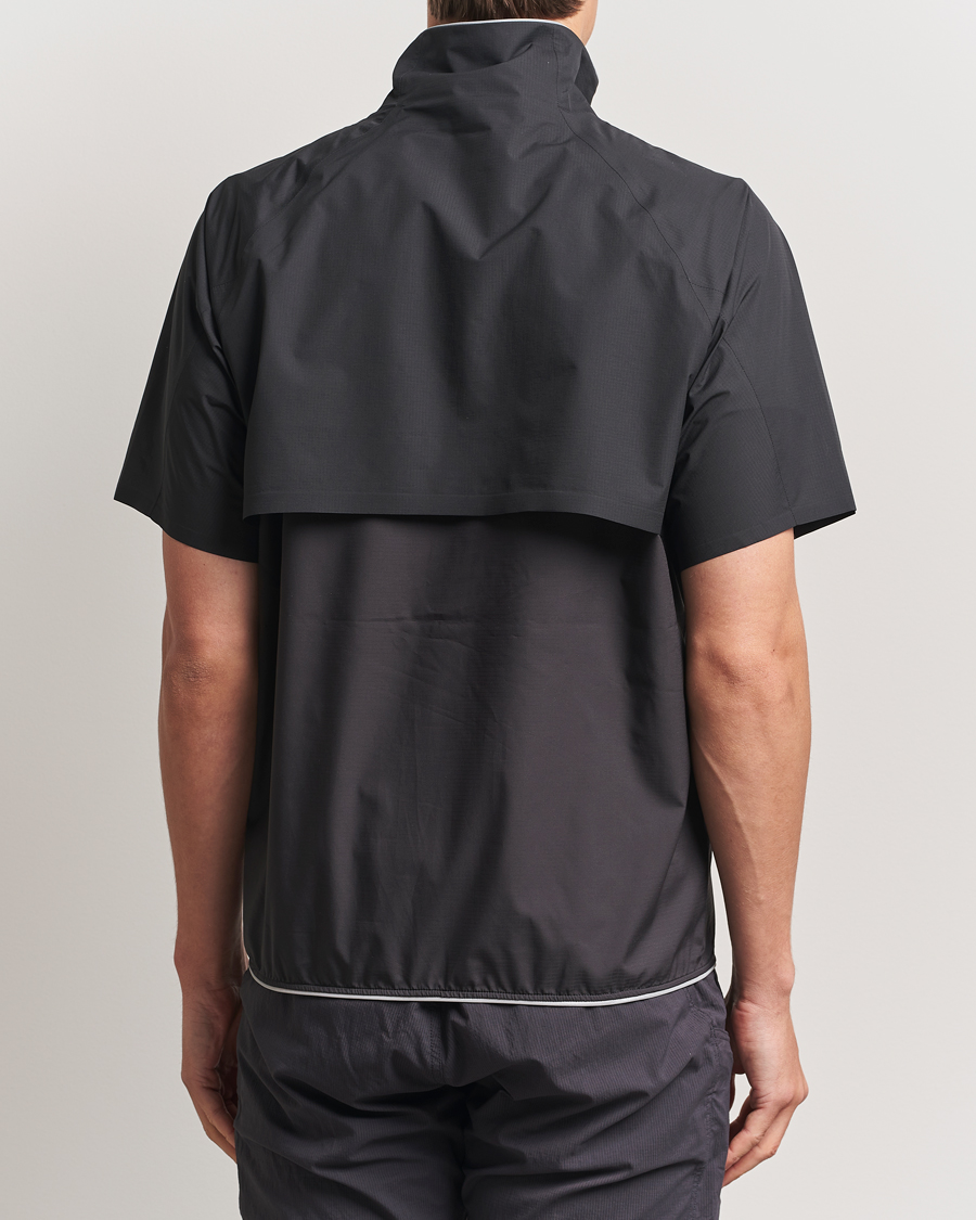 Men | T-Shirts | Klättermusen | Vidre Zip Short Sleeve Shirt Black