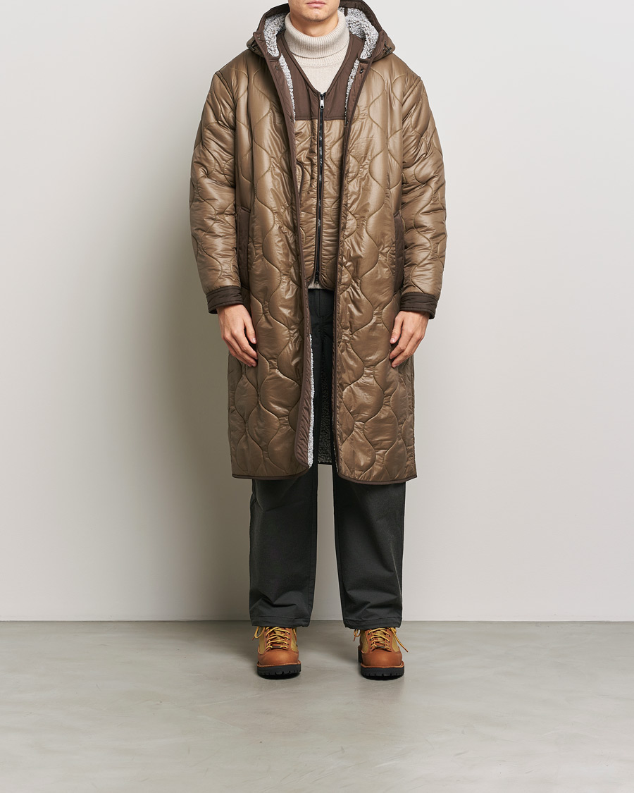 Men | Coats & Jackets | Woolrich | Quilted Coat Sherpa Lining by Todd Snyder Taupe