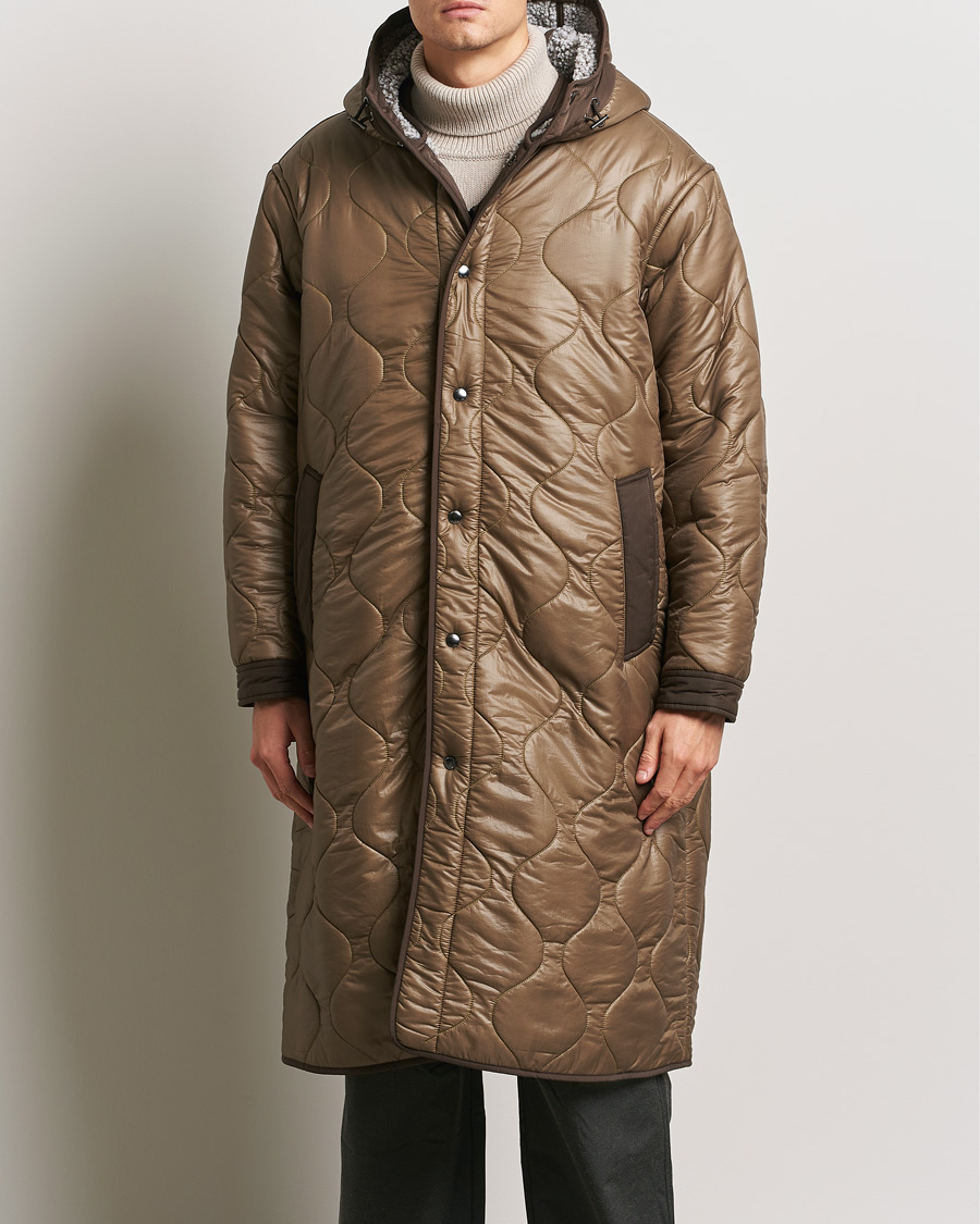 Men | Coats & Jackets | Woolrich | Quilted Coat Sherpa Lining by Todd Snyder Taupe
