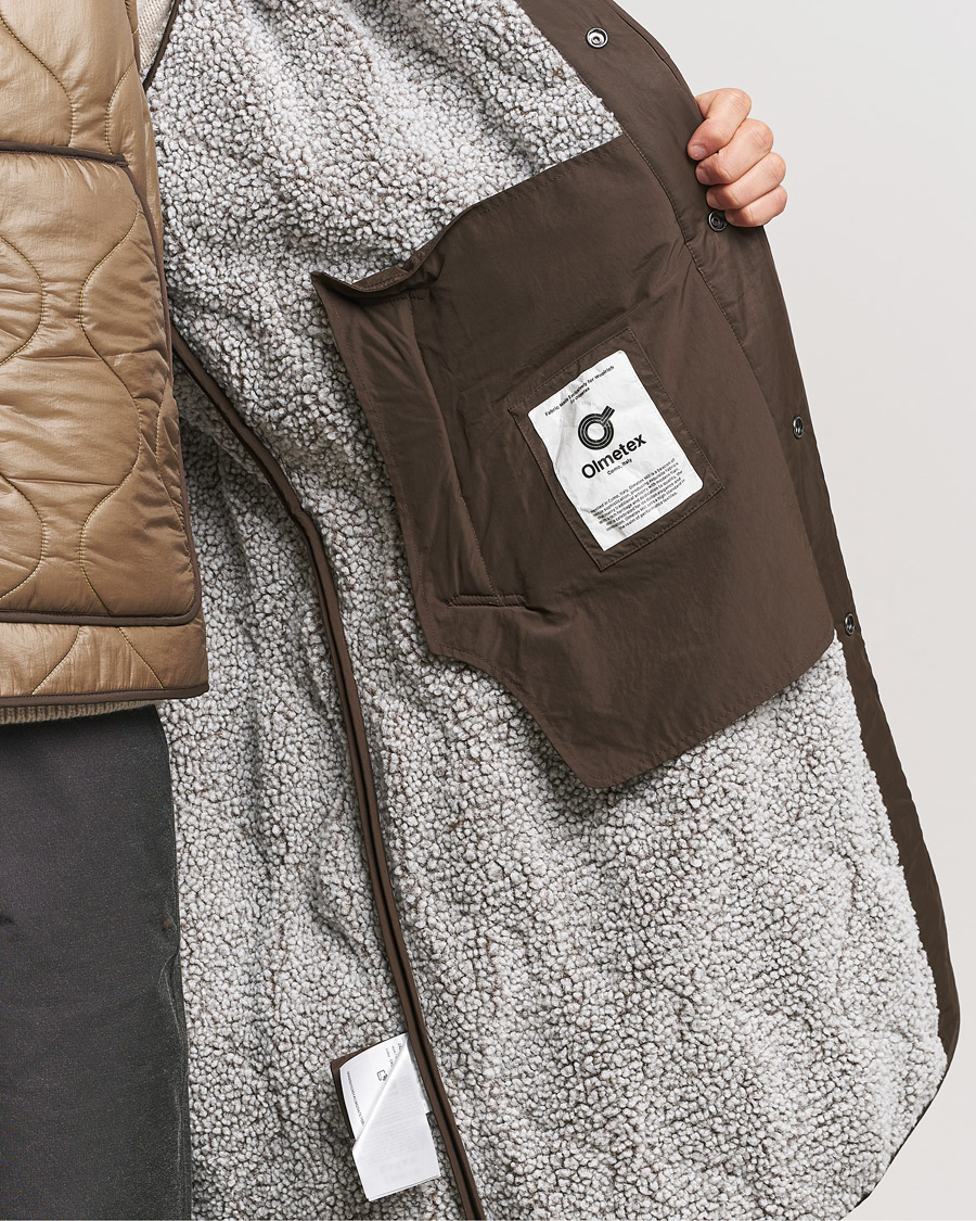 Men | Coats & Jackets | Woolrich | Quilted Coat Sherpa Lining by Todd Snyder Taupe