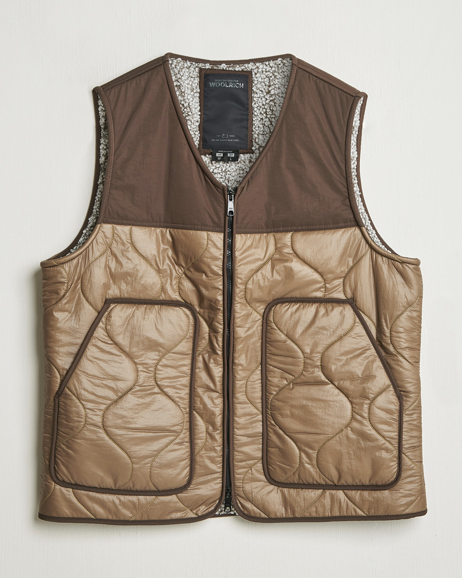 Men | Coats & Jackets | Woolrich | Quilted Vest Sherpa Lining by Todd Snyder Taupe