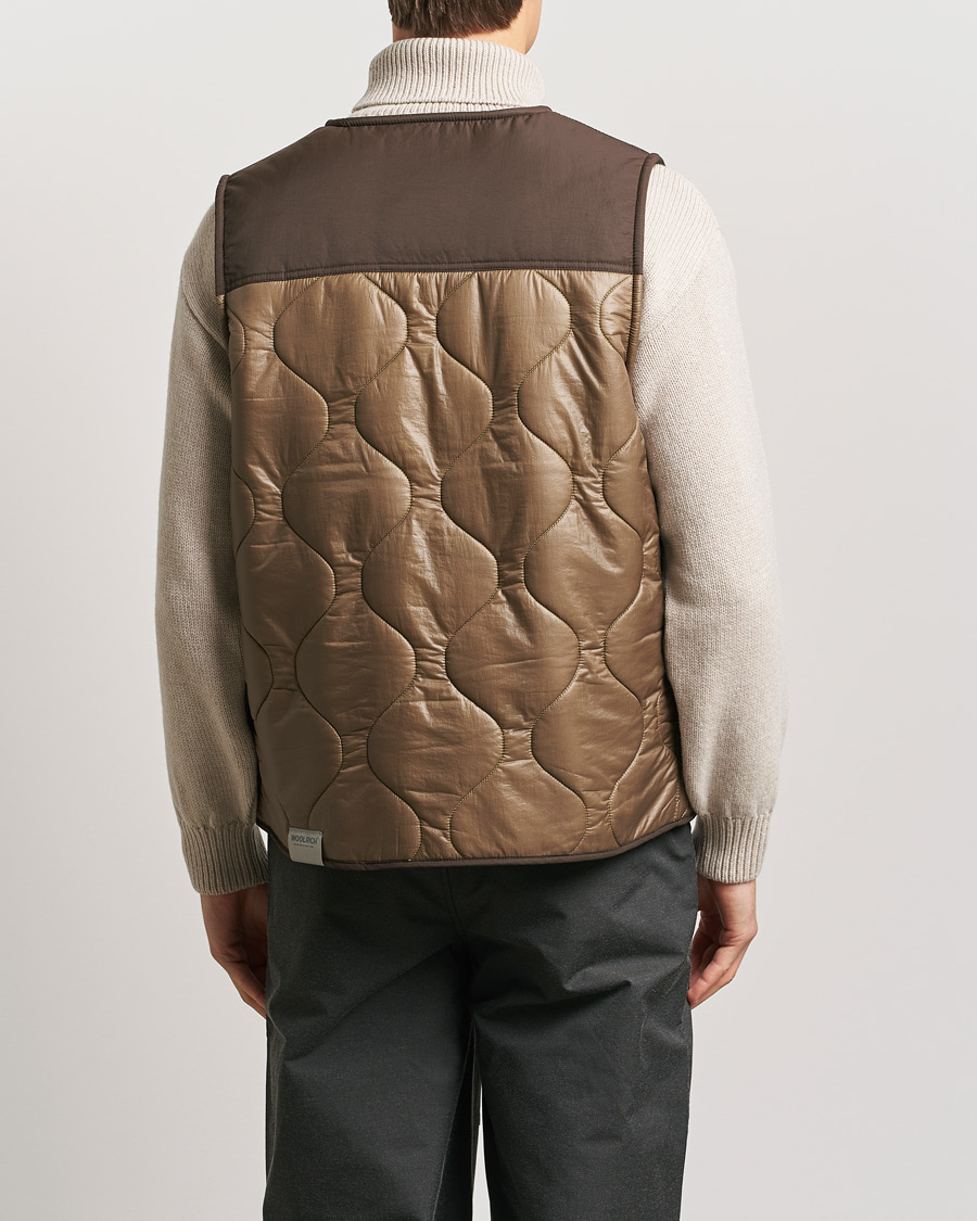 Men | Coats & Jackets | Woolrich | Quilted Vest Sherpa Lining by Todd Snyder Taupe