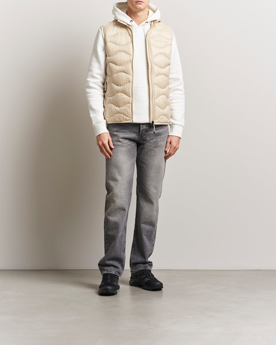 Men | Gilets | Peak Performance | Helium Down Vest Sand Fog
