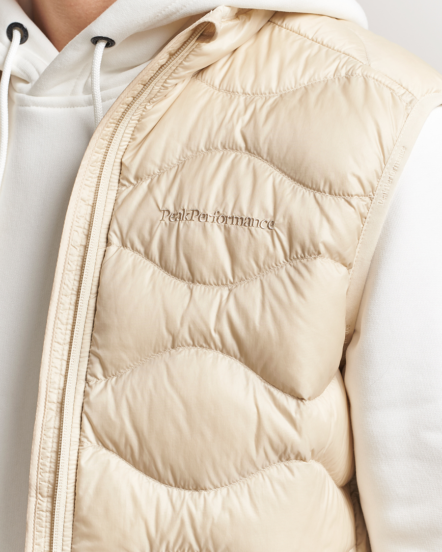 Men | Gilets | Peak Performance | Helium Down Vest Sand Fog